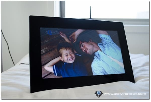 QPix digital photo frame