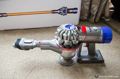 Dyson V8 Absolute-11