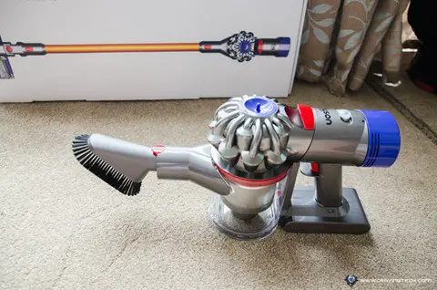 Dyson V8 Absolute-12