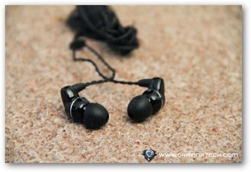 A151 Earphones review - ear design