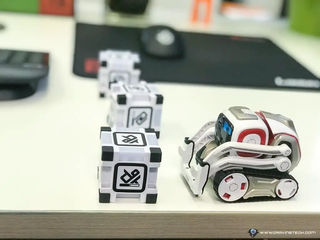 Anki Cozmo-11