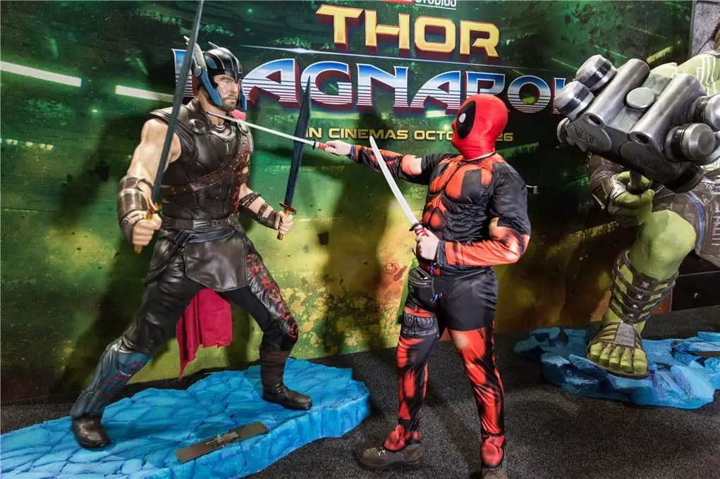 Deadpool vs Thor Oz ComicCon