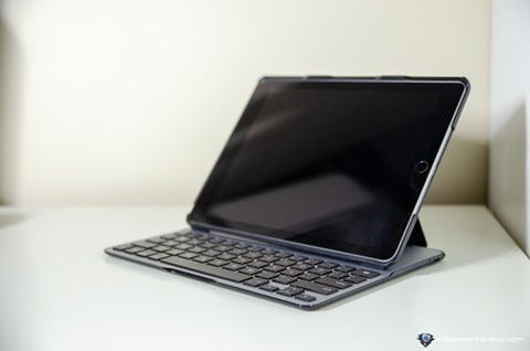 Belkin QODE Ultimate Lite iPad Keyboard Case-10