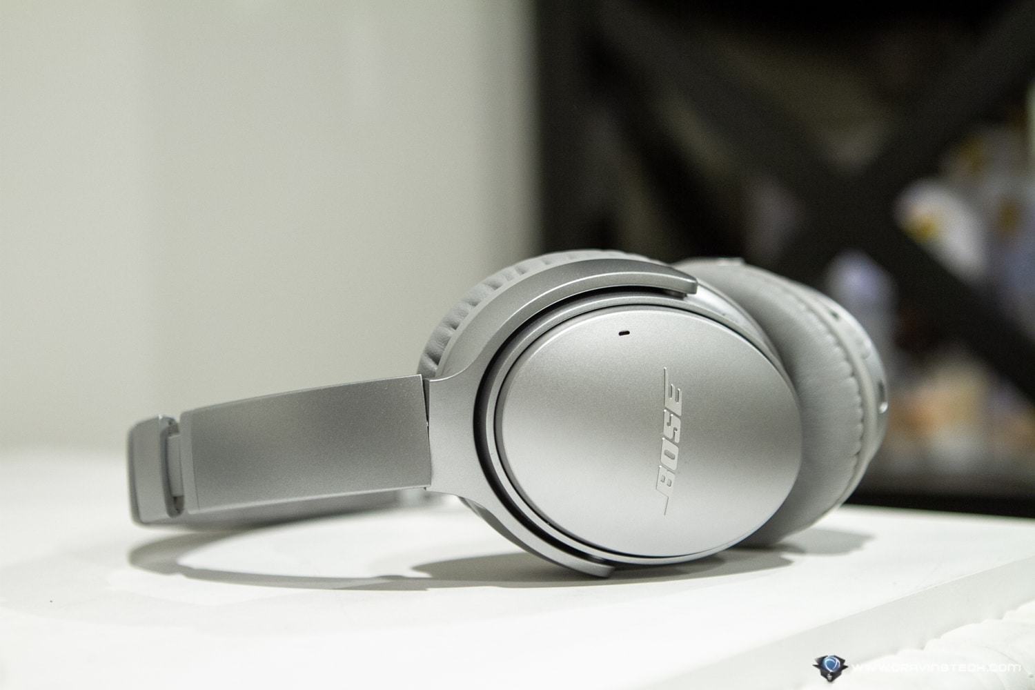 Bose quietcomfort обзор. Bose представила бытовую модель QUIETCOMFORT qc1. В 2000 году компания Bose представила бытовую модель QUIETCOMFORT qc1.