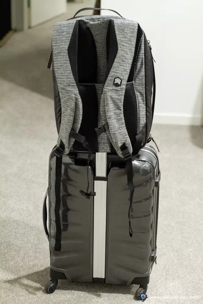 STM-Myth-Backpack-18L luggage pass through