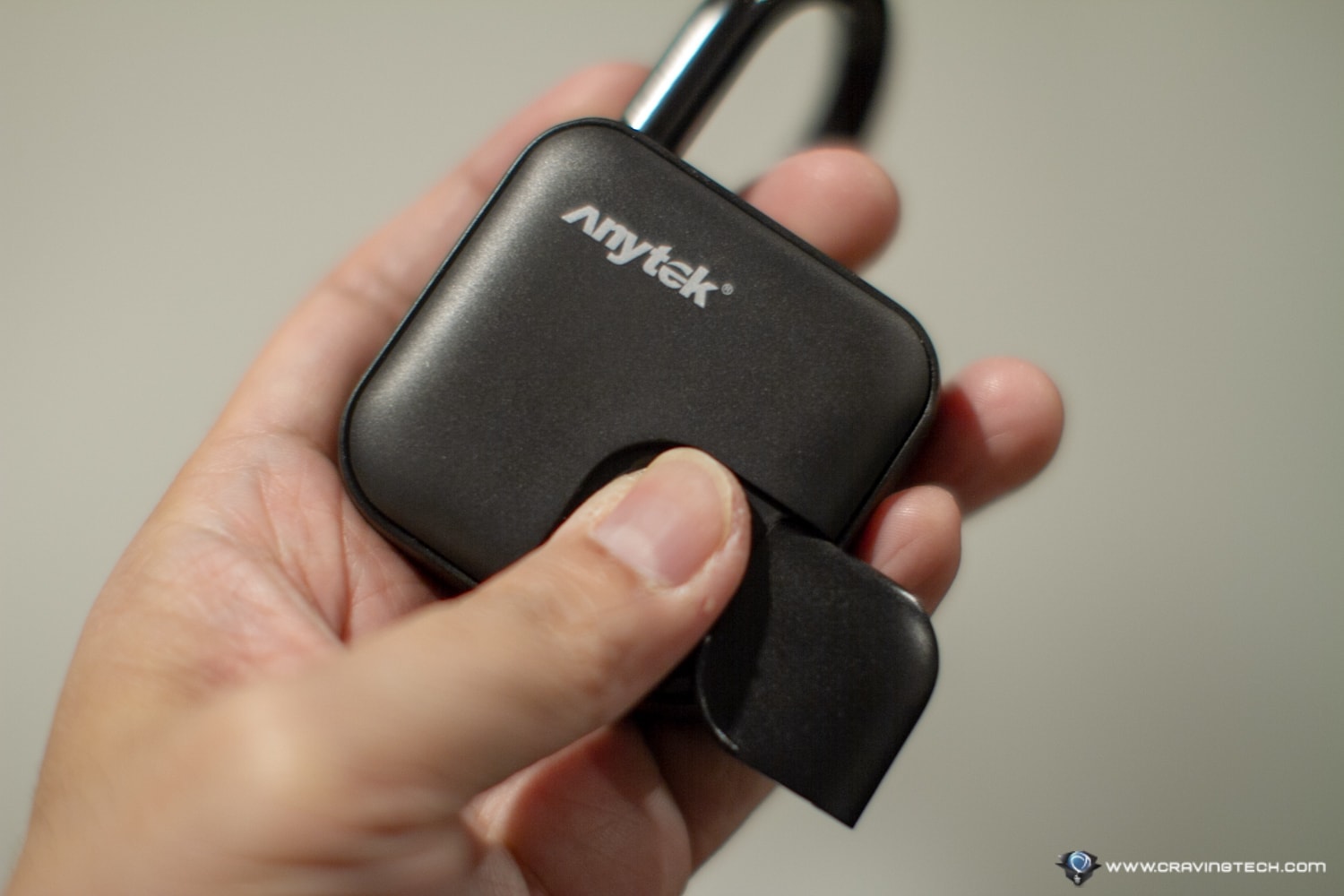 This padlock with fingerprint sensor makes life so much easier – Anysafe Fingerprint Padlock Anytek P1 Review