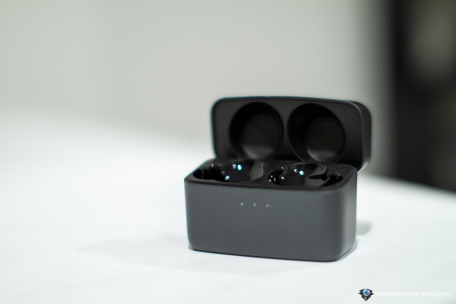 Edifier TWS5 Earbuds Review - Charging Case