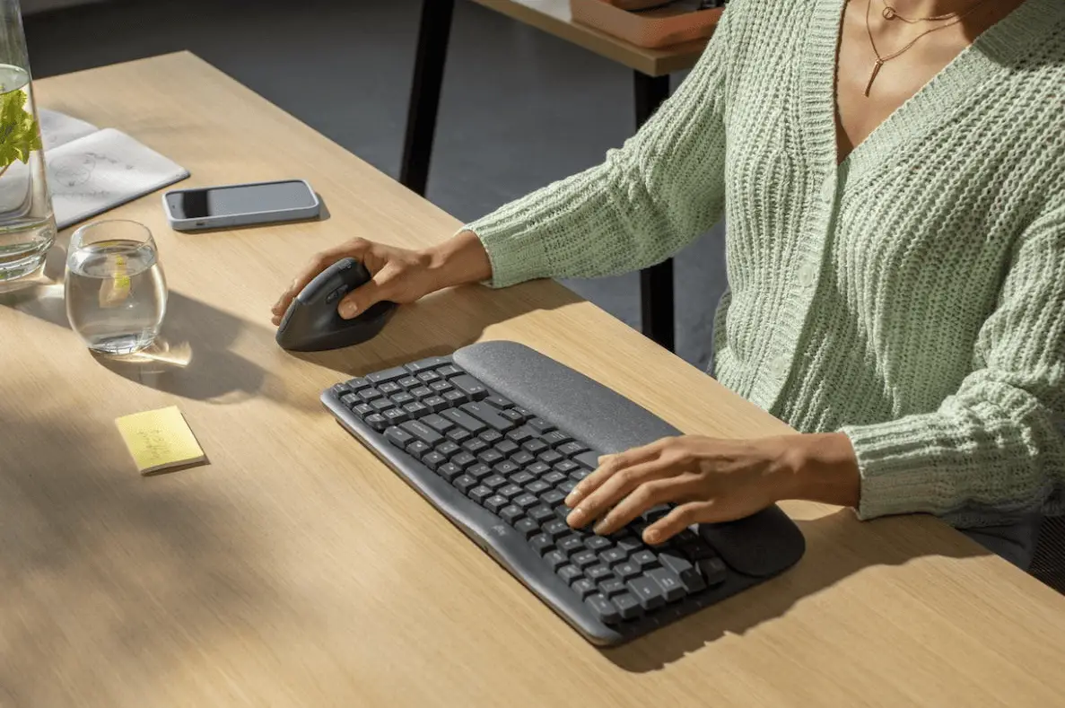 Logitech-Wave-Ergonomic-Keyboard