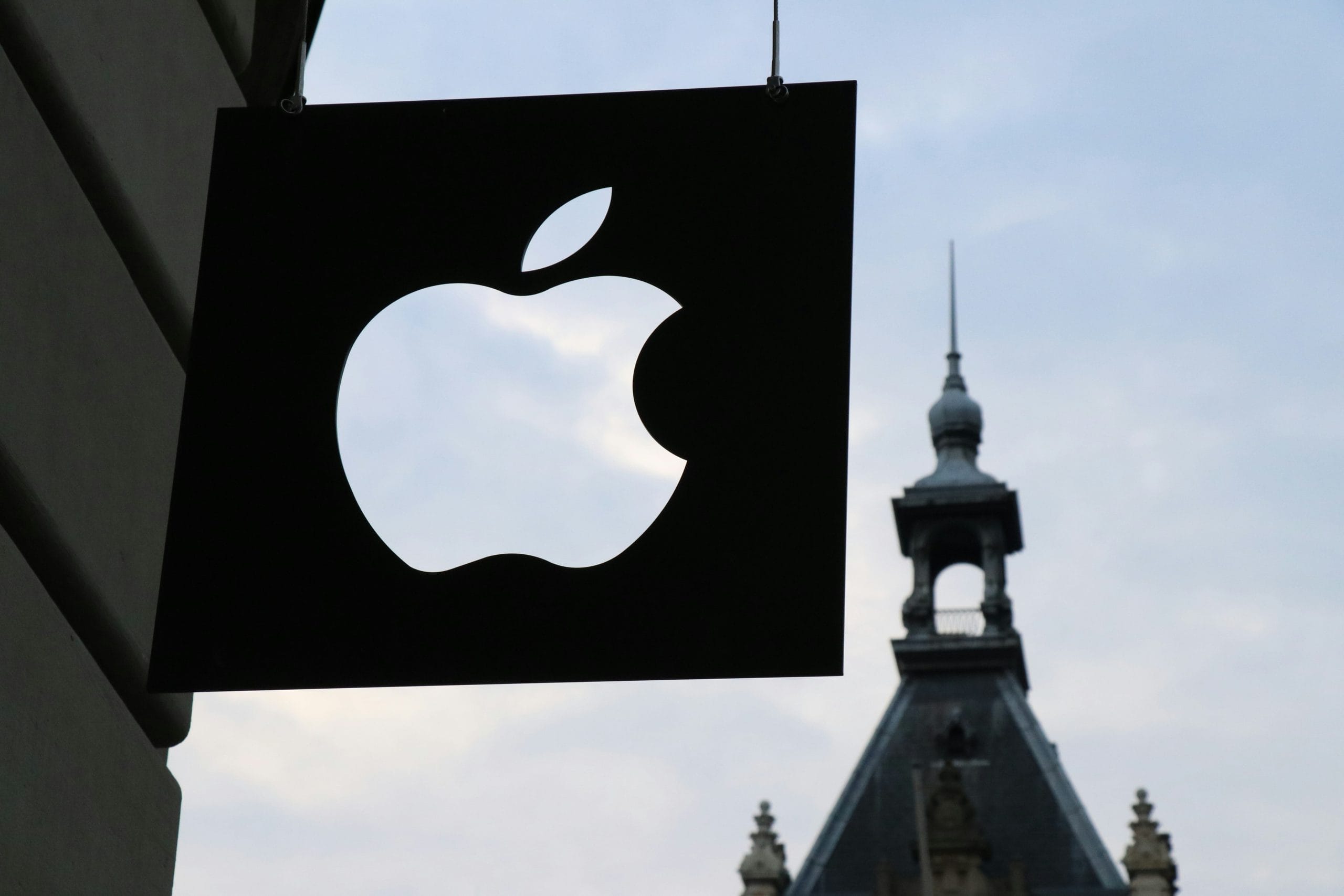 Apple Defiant Against iPhone Antitrust Lawsuit, Vows Vigorous Defense Amid DOJ Scrutiny